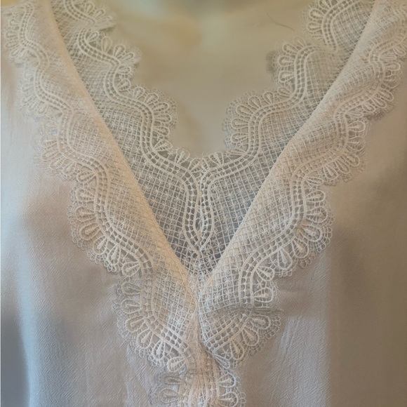 White Lace Blouse, by Express, size S/P - Picture 3 of 9